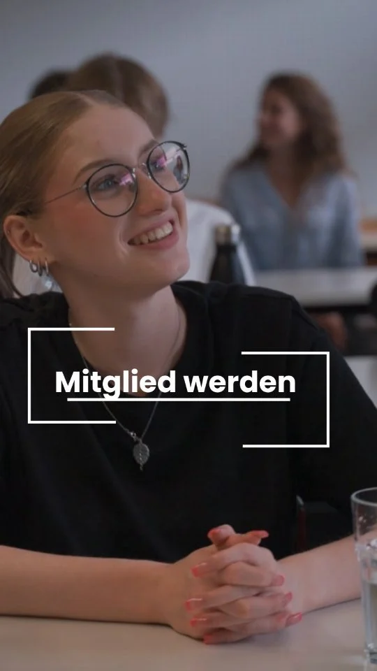 ✨ Werde SIDUM Mitglied ✨ 

Unser Beiratsmitglied Saskia fasst in 20 Sekunden zusammen, warum du SIDUM Mitglied werden solltest. 

Und das Tolle: Den Weg kannst du am kommenden Mittwoch starten. Komm zu unserem Infoabend am 23.10. um 19:00 Uhr in G22A (FWW) Raum 120 an der Uni Magdeburg und lerne den Verein und die Mehrwerte von SIDUM besser kennen. Melde dich jetzt mit dem Link in der Bio für den Infoabend an.

Wir freuen uns auf dich! 🙌🏼 🤗 

#vorwärtskommen
#TeamSIDUM